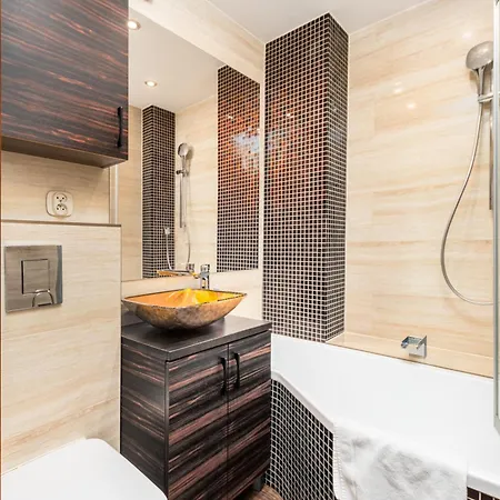 Topiel By Your Freedom * Varsó