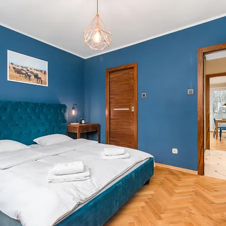 Topiel By Your Freedom Varsó